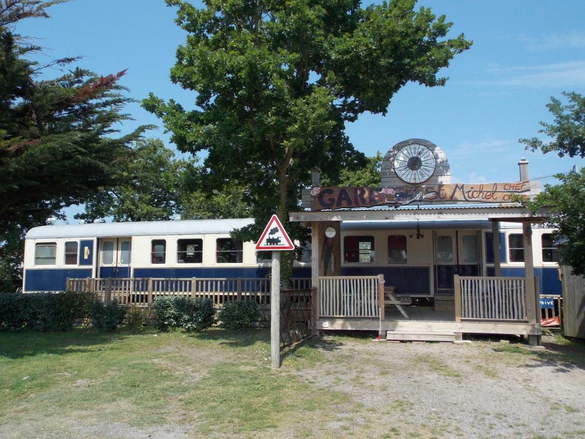 Camping Insolite Le Haut Village 圣米歇尔-谢夫谢夫 外观 照片