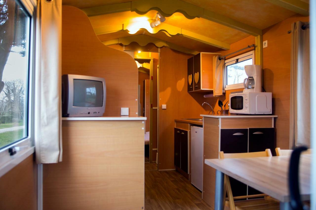 Camping Insolite Le Haut Village 圣米歇尔-谢夫谢夫 外观 照片
