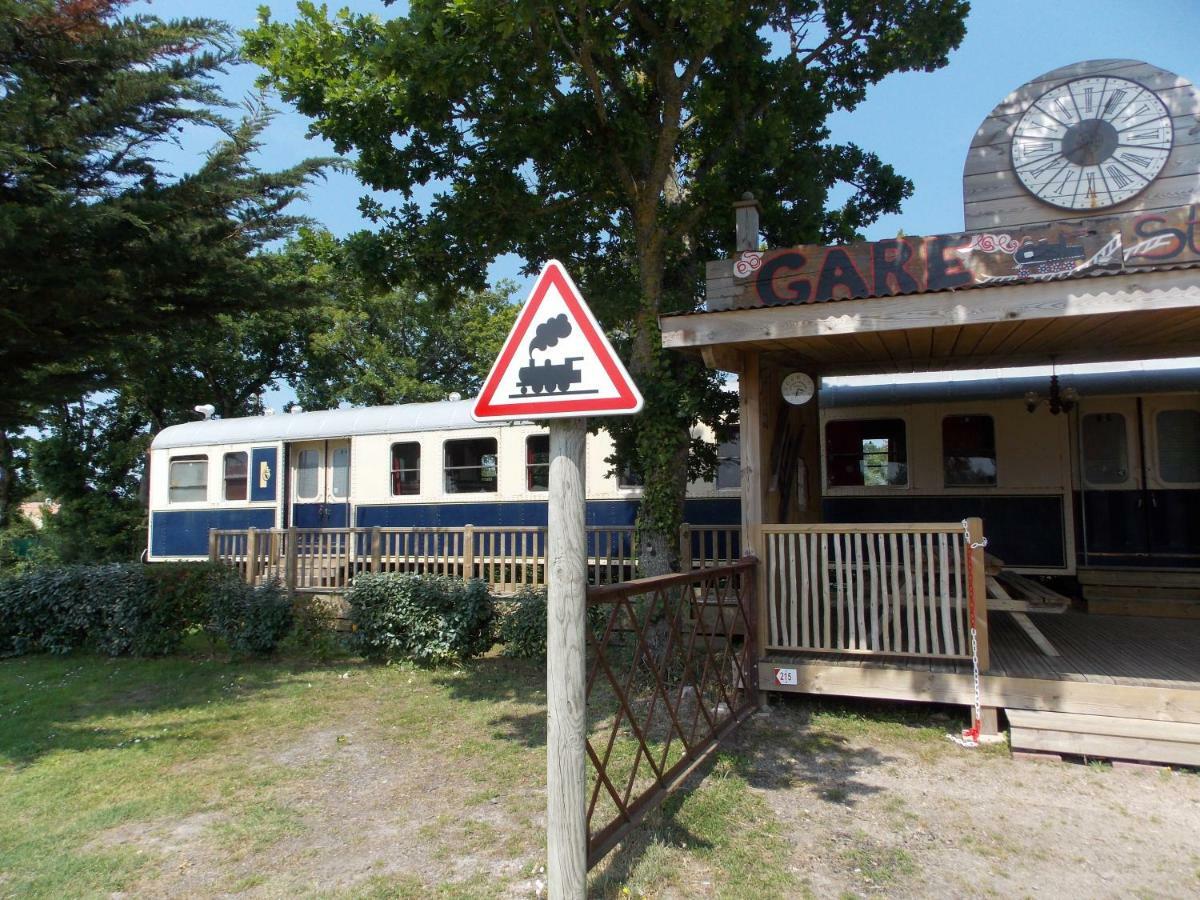 Camping Insolite Le Haut Village 圣米歇尔-谢夫谢夫 外观 照片