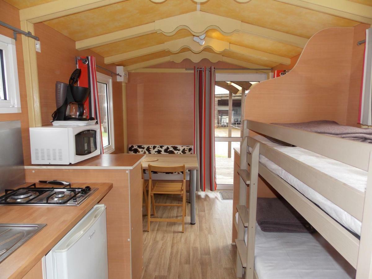 Camping Insolite Le Haut Village 圣米歇尔-谢夫谢夫 外观 照片