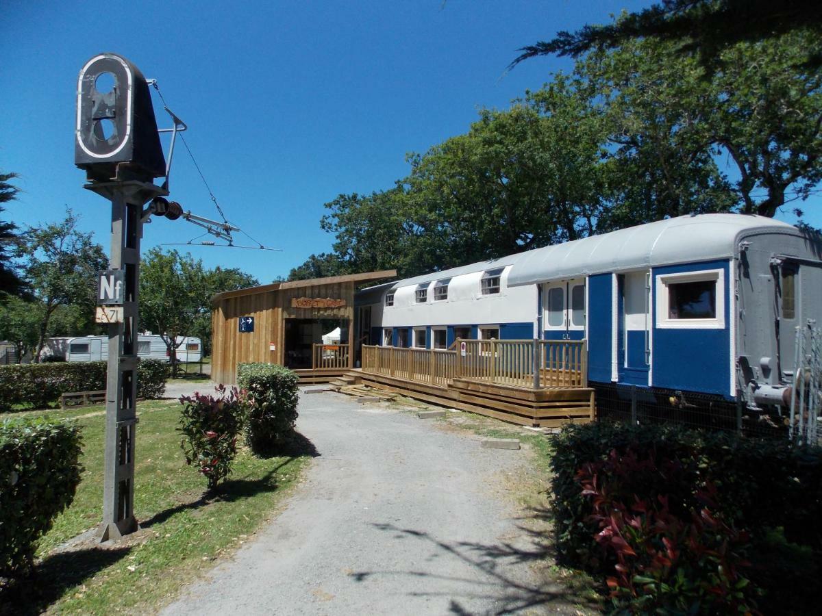 Camping Insolite Le Haut Village 圣米歇尔-谢夫谢夫 外观 照片